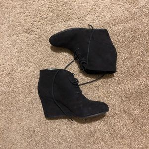 Arizona company Wedge booties